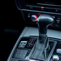 Strah vsakega voznika: ali se avtomatski menjalnik da uničiti z napačno potezo med vožnjo?