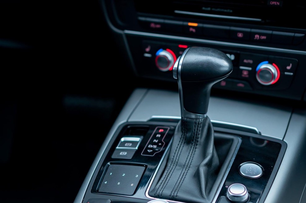 Strah vsakega voznika: ali se avtomatski menjalnik da uničiti z napačno potezo med vožnjo? (foto: profimedia)
