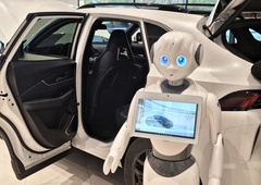 V Sloveniji bodo kitajske avtomobile prodajali tudi roboti, ki bodo vedeli celo več kot človeški prodajalci