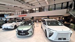 V Sloveniji bodo kitajske avtomobile prodajali tudi roboti, ki bodo vedeli celo več kot človeški prodajalci