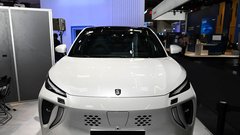 V Sloveniji bodo kitajske avtomobile prodajali tudi roboti, ki bodo vedeli celo več kot človeški prodajalci