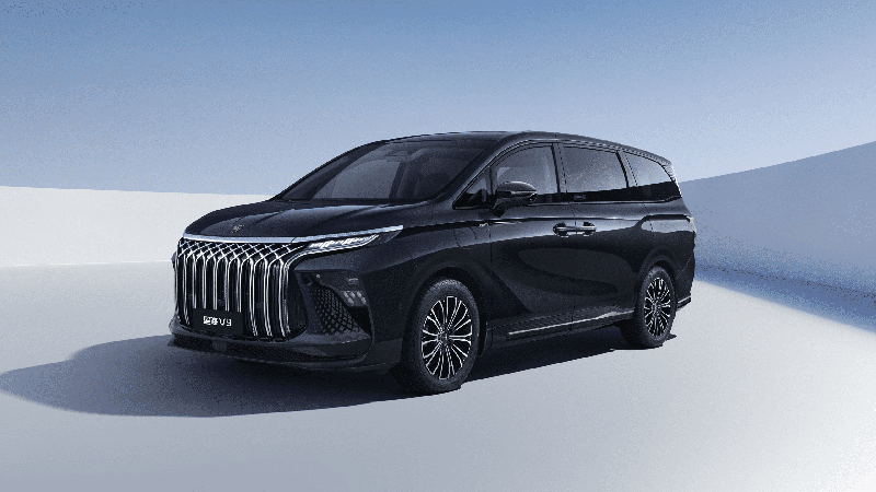 V Sloveniji bodo kitajske avtomobile prodajali tudi roboti, ki bodo vedeli celo več kot človeški prodajalci