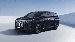 V Sloveniji bodo kitajske avtomobile prodajali tudi roboti, ki bodo vedeli celo več kot človeški prodajalci