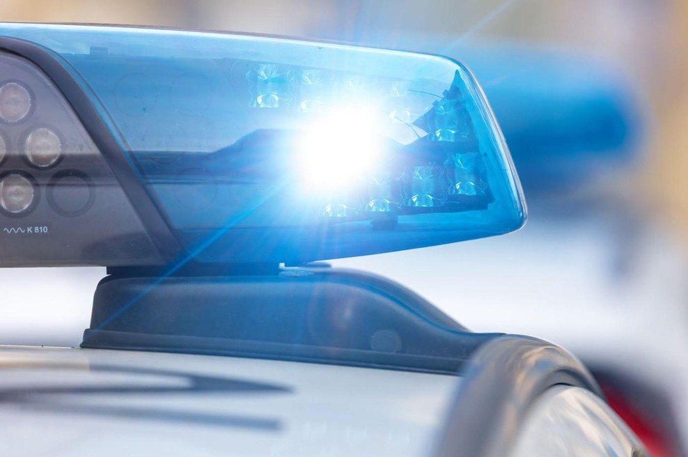 Dokazano ga ni bilo za volanom, a so mu policisti vseeno napisali mastno kazen. To pa sploh še ni bilo vse ... (foto: Profimedia)