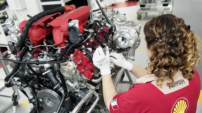 Vsi se pritožujejo in klestijo stroške, ta proizvajalec pa bo vsakemu zaposlenemu izplačal neverjetno nagrado