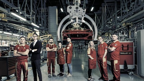 Vsi se pritožujejo in klestijo stroške, ta proizvajalec pa bo vsakemu zaposlenemu izplačal neverjetno nagrado