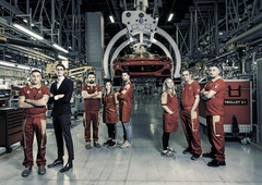 Vsi se pritožujejo in klestijo stroške, ta proizvajalec pa bo vsakemu zaposlenemu izplačal neverjetno nagrado