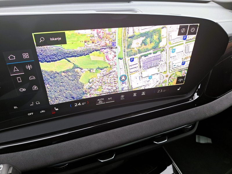 Je to začetek konca digitalizacije? Za ključne funkcije bodo obvezna fizična stikala