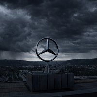 Nad trikrako zvezdo se kopiči vse več temnih oblakov