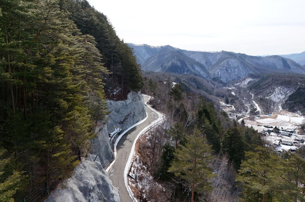Smučarski "proračun" se lahko močno zmanjša, če na cestah do gorskih središč v Evropi ne upoštevate teh pravil (foto: Profimedia)