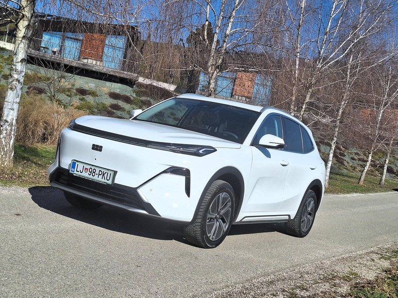Novo v Sloveniji: Geely Starray EM-i – Tehnološko najpametnejši v družini