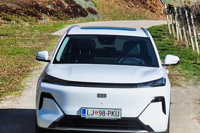 Novo v Sloveniji: Geely Starray EM-i – Tehnološko najpametnejši v družini