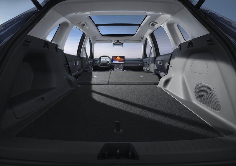 Novo v Sloveniji: Geely Starray EM-i – Tehnološko najpametnejši v družini