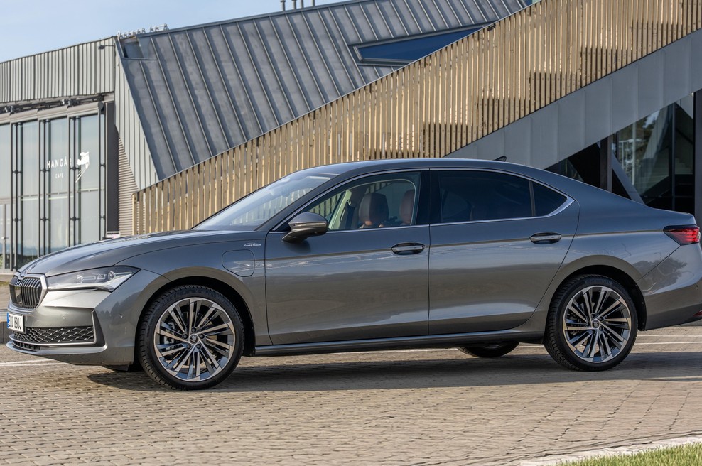 Škoda Superb sedaj še z več moči, a ne za vse (foto: Škoda)