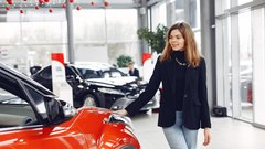 Južni sosedje so nas prehiteli tudi na avtomobilskem trgu, vendar so njihove cene višje