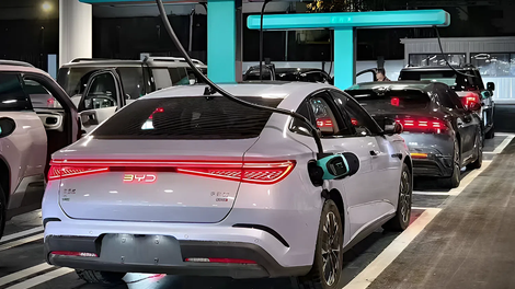 Bo bliskovito hitro polnjenje pospešilo elektrifikacijo mobilnosti?