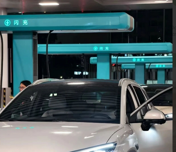 Bo bliskovito hitro polnjenje pospešilo elektrifikacijo mobilnosti?