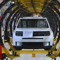 Koncern se utaplja v izgubi, tovarna v Kragujevcu pa z dobičkom