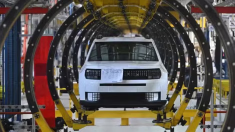 Koncern se utaplja v izgubi, tovarna v Kragujevcu pa z dobičkom