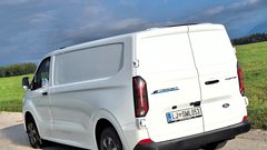 Test: Ford E-Transit Custom in Transit Custom 2.5 Duratec Hybrid PHEV – Na pragu elektrifikacije