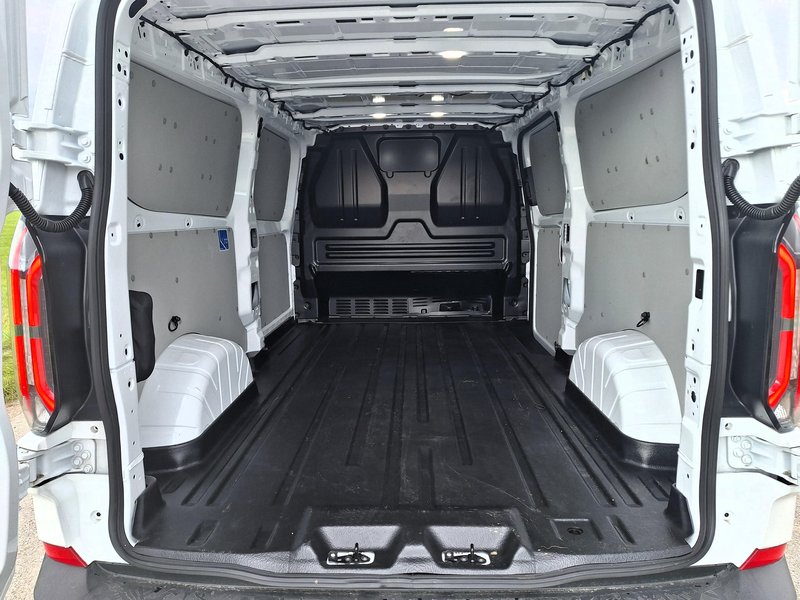 Test: Ford E-Transit Custom in Transit Custom 2.5 Duratec Hybrid PHEV – Na pragu elektrifikacije