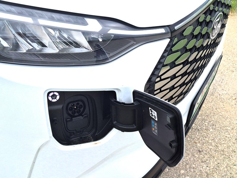 Test: Ford E-Transit Custom in Transit Custom 2.5 Duratec Hybrid PHEV – Na pragu elektrifikacije