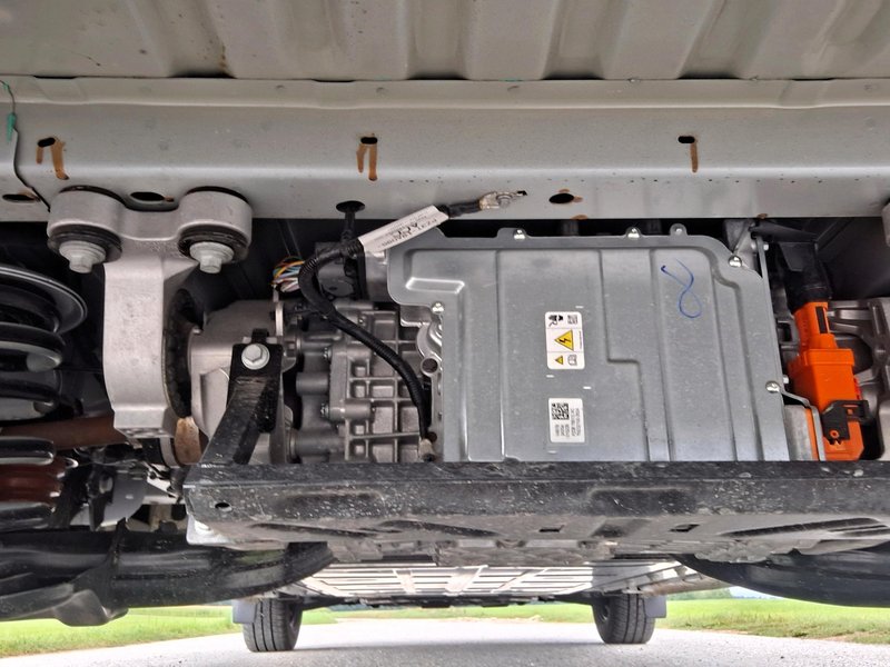 Test: Ford E-Transit Custom in Transit Custom 2.5 Duratec Hybrid PHEV – Na pragu elektrifikacije