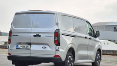 Test: Ford E-Transit Custom in Transit Custom 2.5 Duratec Hybrid PHEV – Na pragu elektrifikacije