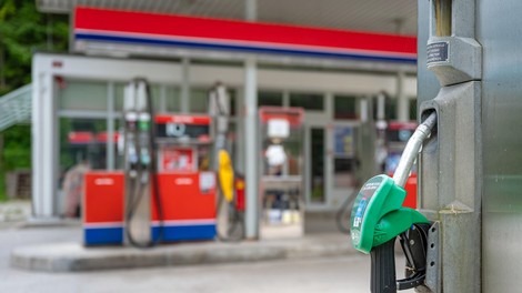 Nafta je zaradi bližnjevzhodne krize vedno dražja. Kako pa je z dobavo goriv v Sloveniji?