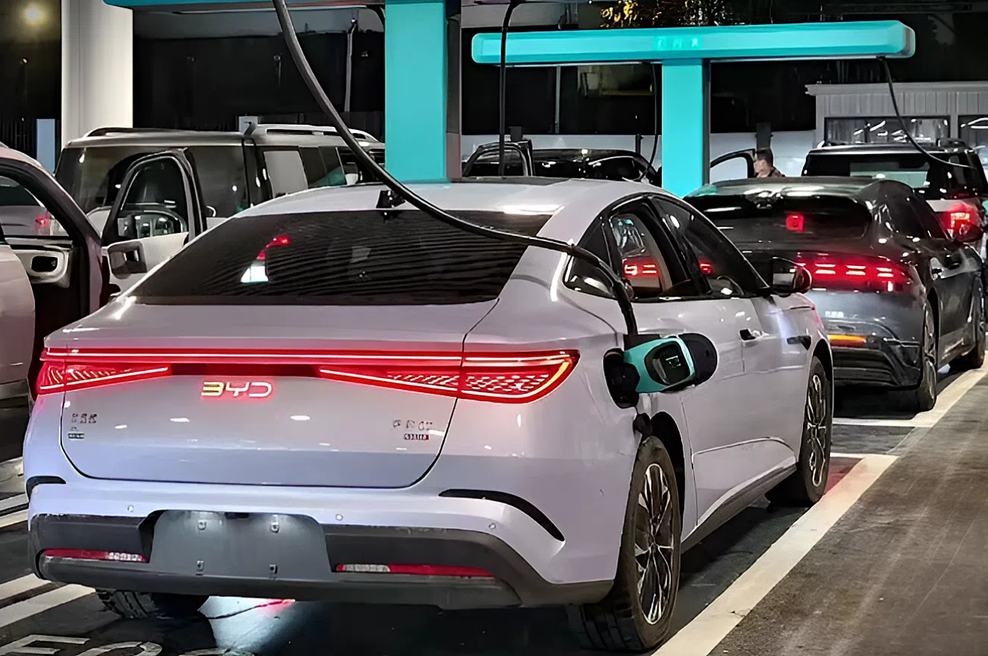 V le 27 dneh so jih postavili že 5000 in se še nikakor ne mislijo ustaviti (foto: BYD)