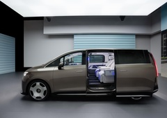 Mercedes-Benz VLE: dve muhi na en mah - nova definicija električnega udobja