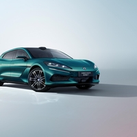 Superhitro polnjenje na evropskem pragu. Prvi avto na staro celino prihaja že čez nekaj dni, polnilnice pa ...