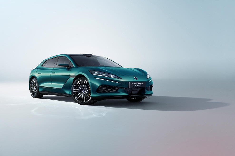 Superhitro polnjenje na evropskem pragu. Prvi avto na staro celino prihaja že čez nekaj dni, polnilnice pa ... (foto: Denza)