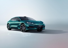 Superhitro polnjenje na evropskem pragu. Prvi avto na staro celino prihaja že čez nekaj dni, polnilnice pa ...