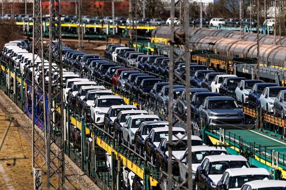 Bližnjevzhodni konflikt viša cene pogonskih goriv v nebo, a hkrati prinaša nove zmagovalce. Kam bo šel trend? (foto: Profimedia)