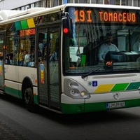 Razburjena bralka o tem, kaj se redno dogaja na ljubljanskih mestnih avtobusih: kam smo prišli, če jim je treba to razlagati!