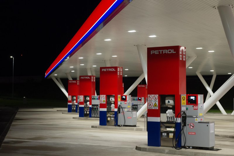 Pritožujejo se nad vlado, mediji, špekulanti … in celo nad kupci