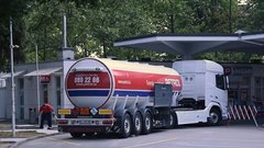 Pritožujejo se nad vlado, mediji, špekulanti … in celo nad kupci