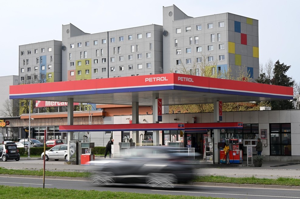 To so nove cene pogonskih goriv. Podražitev bo višja od pričakovane, vlada pa je uvedla še eno pomembno spremembo (foto: Žiga Živulović/BoBo)