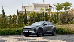 
                                                         Toyota C-HR +