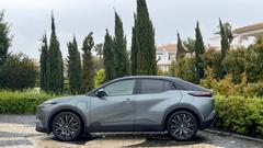 
                                                         Toyota C-HR +