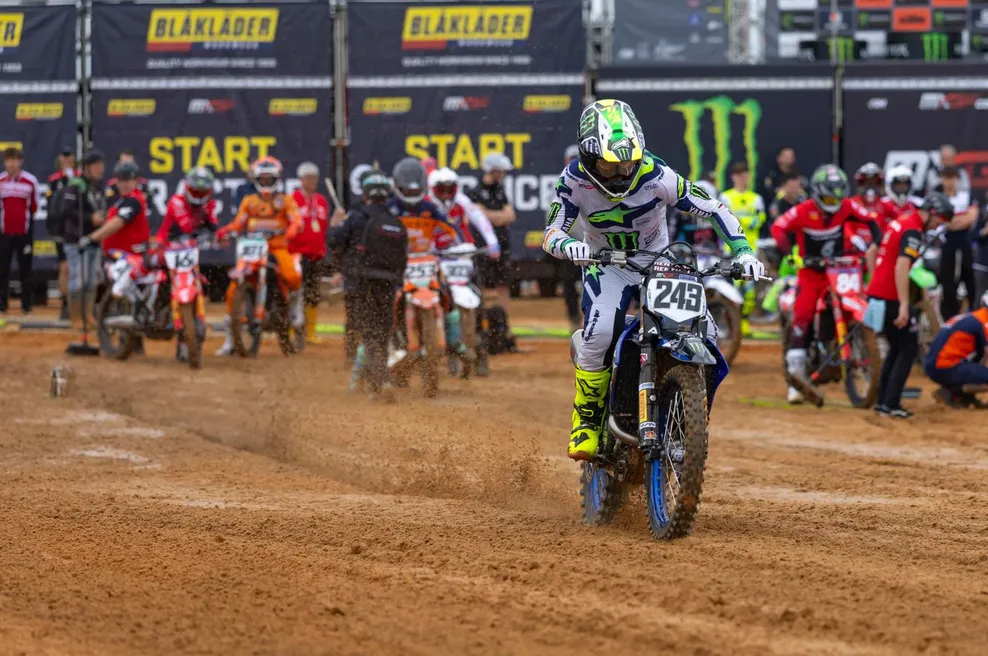 Tim Gajser prvič na stopničkah v modrem (foto: Yamaha Racing)