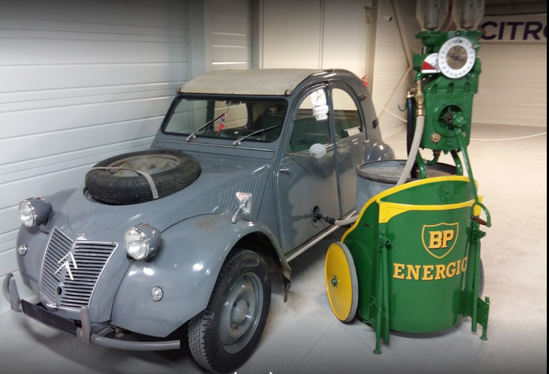 Muzejski raj zanesenjaka, ki ima več kot 120 Citroenovih avtomobilov
