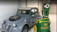 
                                                         Muzejski raj zanesenjaka, ki ima več kot 120 Citroenovih avtomobilov