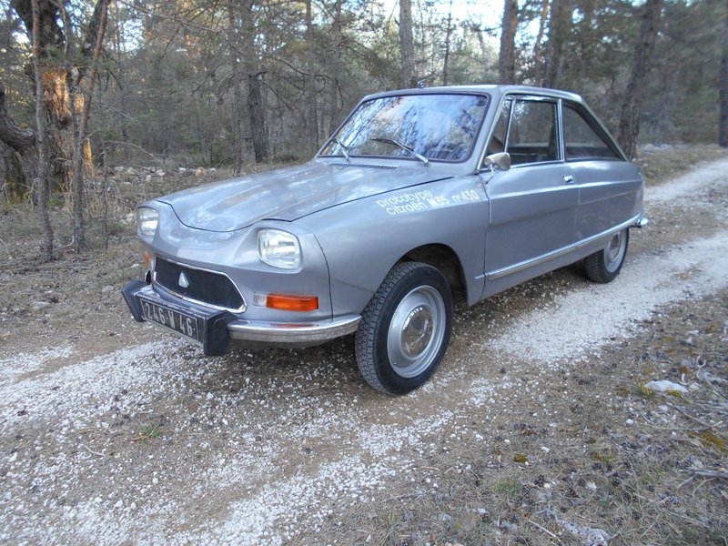 Muzejski raj zanesenjaka, ki ima več kot 120 Citroenovih avtomobilov