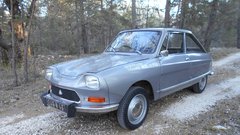 
                                                         Muzejski raj zanesenjaka, ki ima več kot 120 Citroenovih avtomobilov