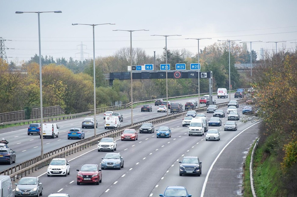 Predlog, ki je razburil voznike - zaradi varčevanja z gorivom bi na avtocestah znižali omejitev hitrosti (foto: Profimedia)