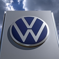 Volkswagen vstopa v vojno industrijo: bo zares izdeloval orožje za to ožigosano državo?!