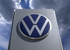 Volkswagen vstopa v vojno industrijo: bo zares izdeloval orožje za to ožigosano državo?!