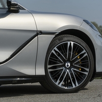 Kitajski napad na legendarno številko 911 - na pomoč so poklicali celo samega Jamesa Bonda